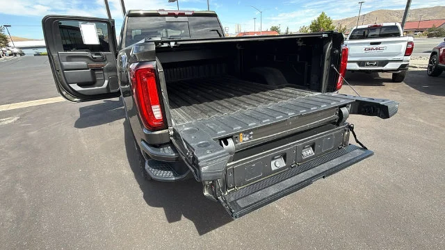 Used 2022 FOREST METALLIC GMC Denali image 28