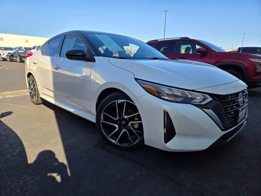 Used 2024 Aspen White Trico Nissan SR image 1