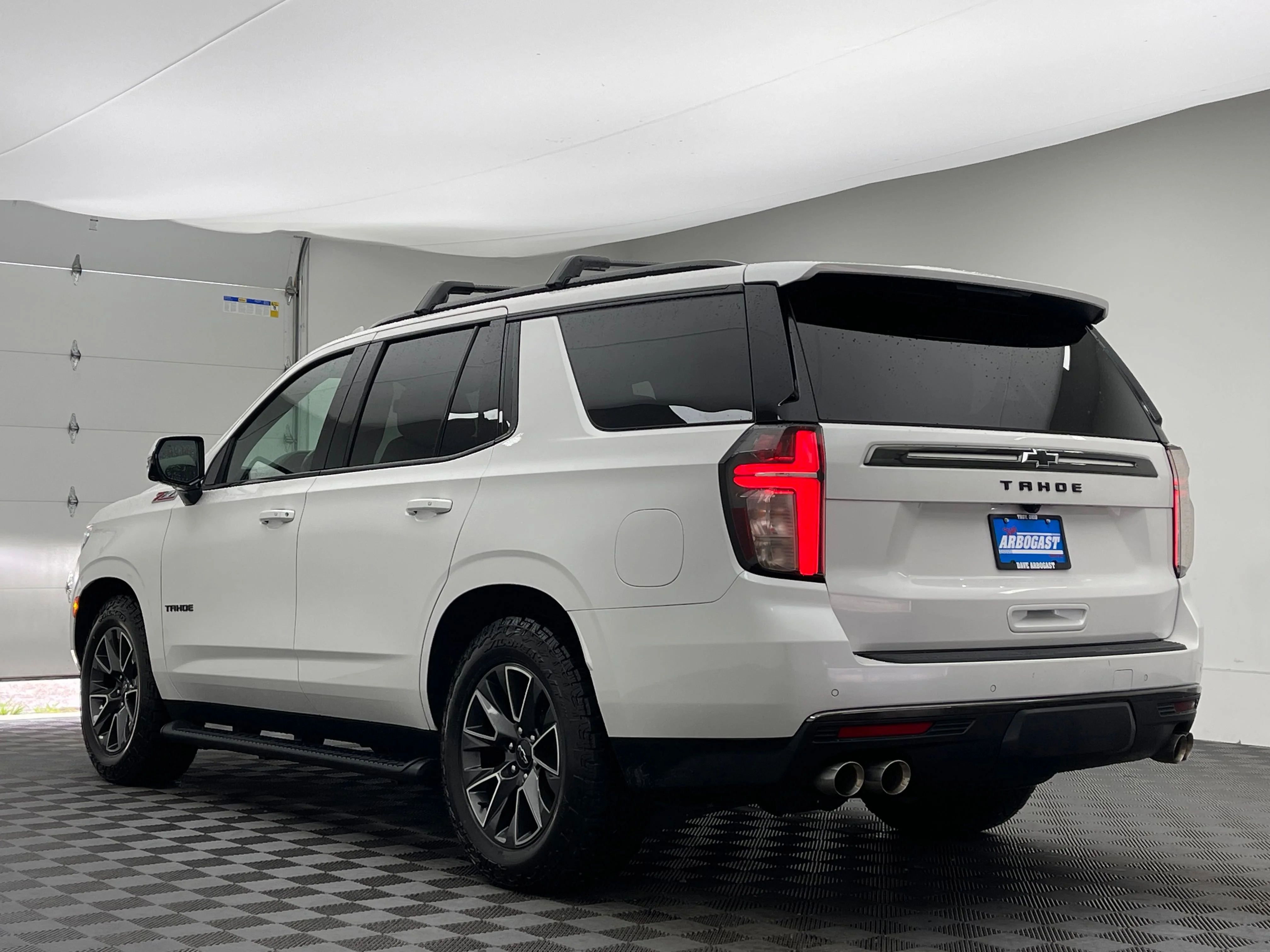 Used 2022 Iridescent Pearl Tricoat Chevrolet Z71 image 14