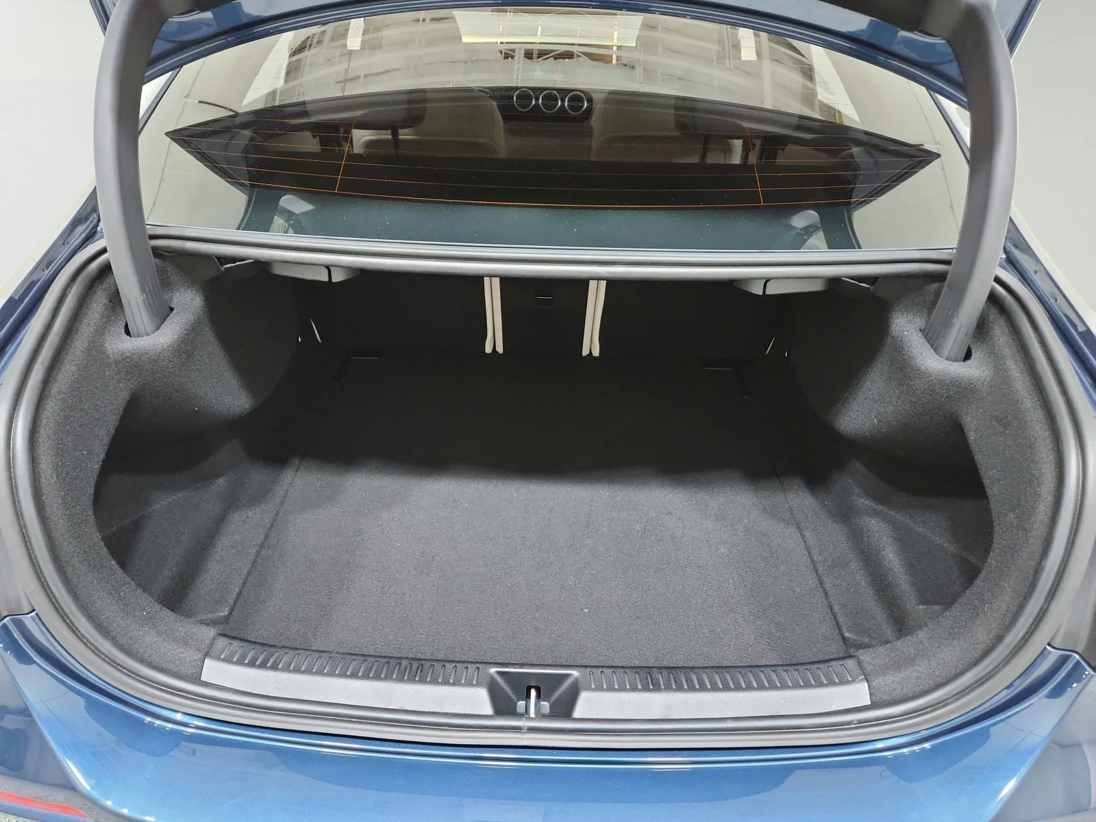 Used 2022 Denim Blue Metallic Mercedes-Benz A 220 image 34