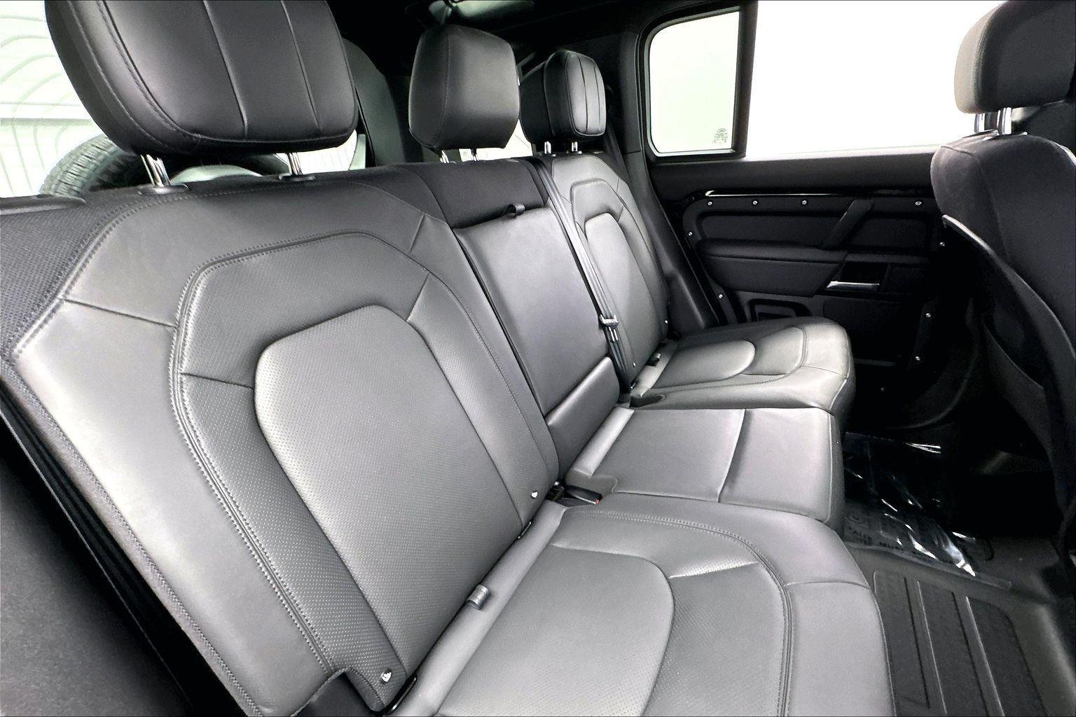 Used 2025 Santorini Black Metallic Land Rover V8 image 23
