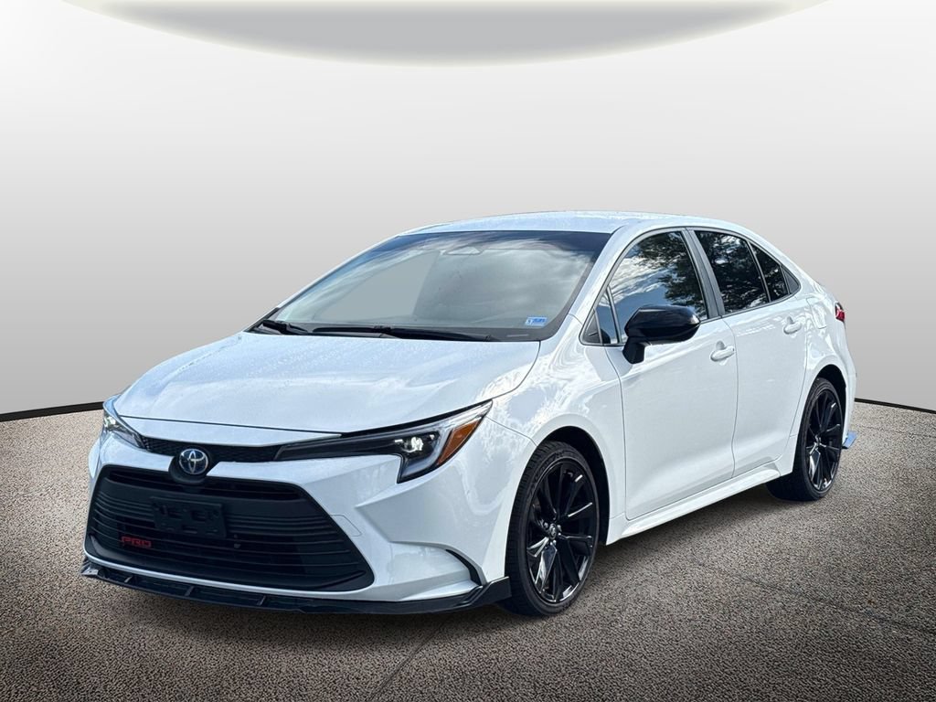 Used 2025  Toyota Hybrid LE image 5