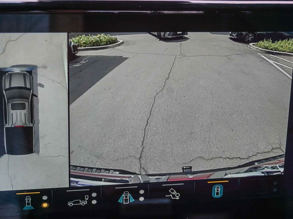 Used 2022 Titanium GMC AT4 image 23