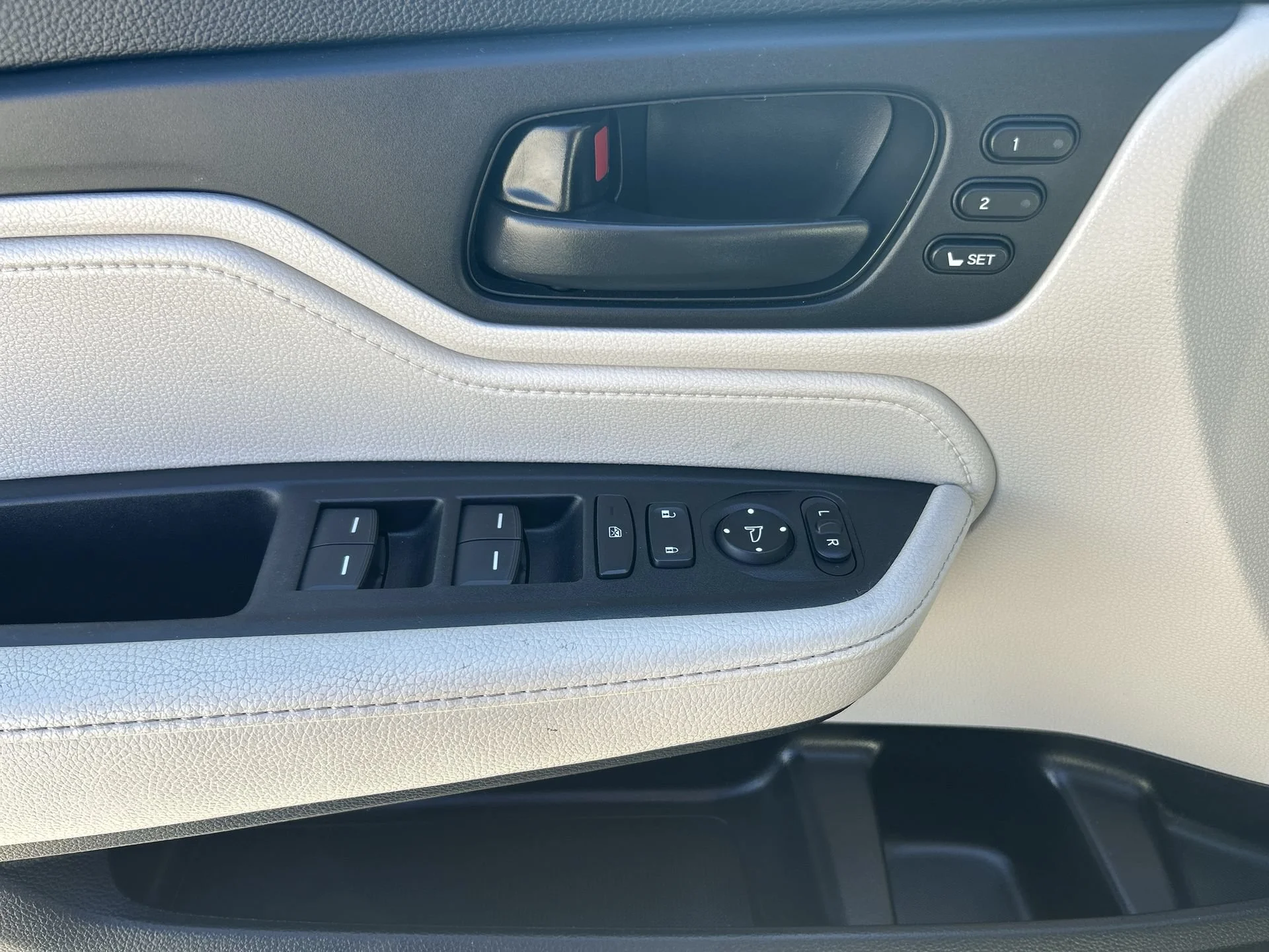 2025 Honda Odyssey EX-L - Photo 42