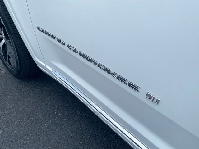 Used 2023 White Jeep Summit Reserve image 41