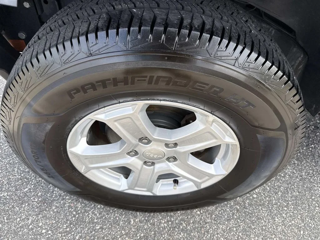 Used 2017 Gray Jeep Unlimited Sport image 12