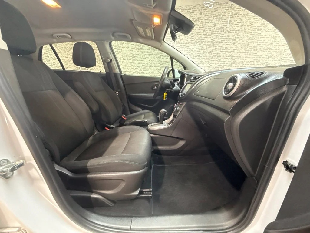Used 2016 Summit White Chevrolet LT image 11