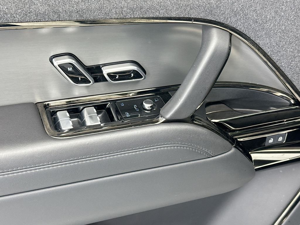 Used 2024 Fuji White Land Rover Dynamic SE image 22