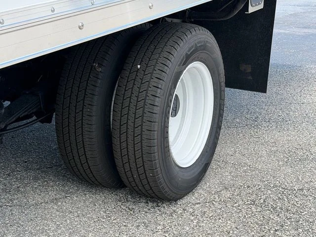New 2026 Oxford White Ford E-350 SRW image 33