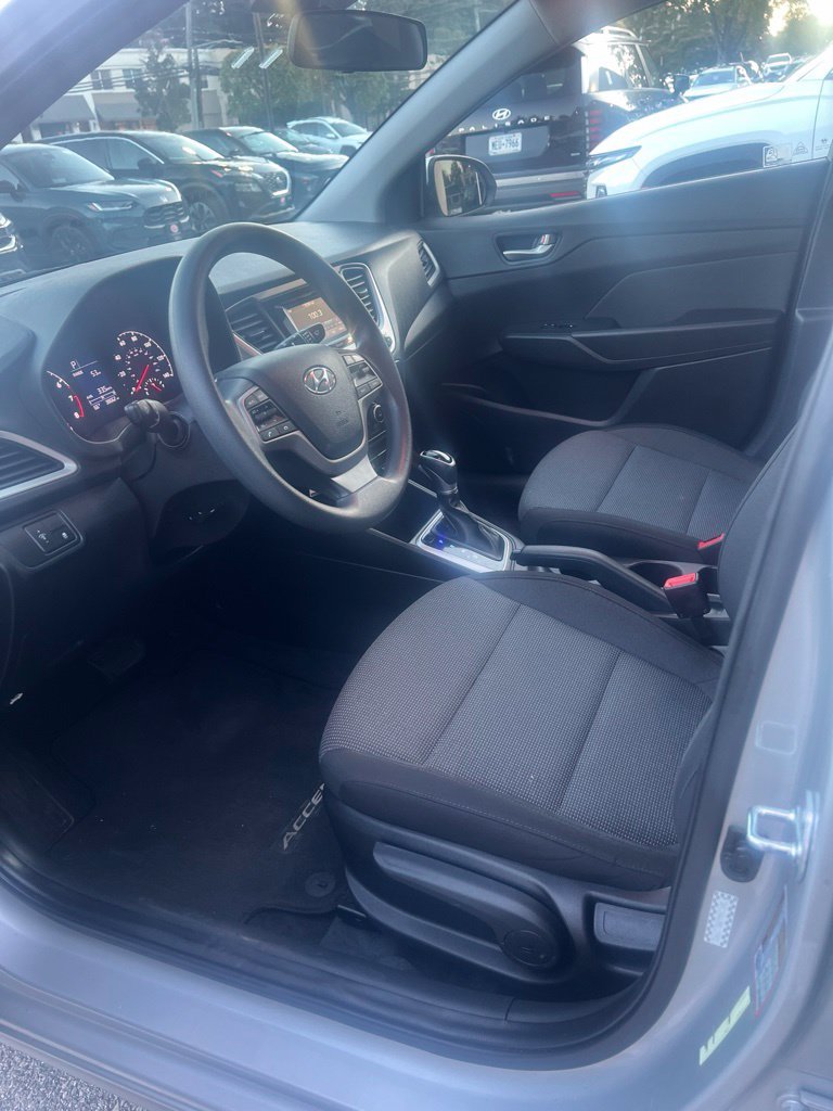 Used 2021 Silver Hyundai SE image 8