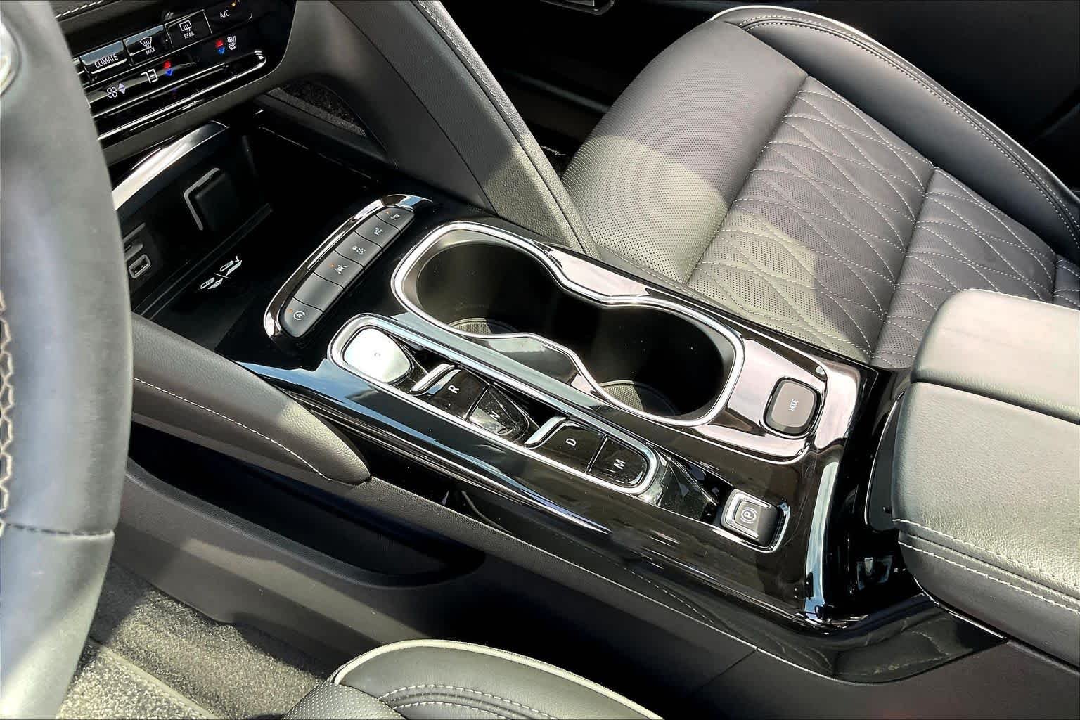 Used 2023 White Frost Tricoat Buick Avenir image 16