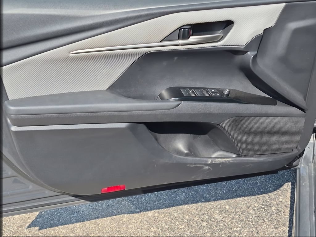Used 2025  Toyota SE image 24