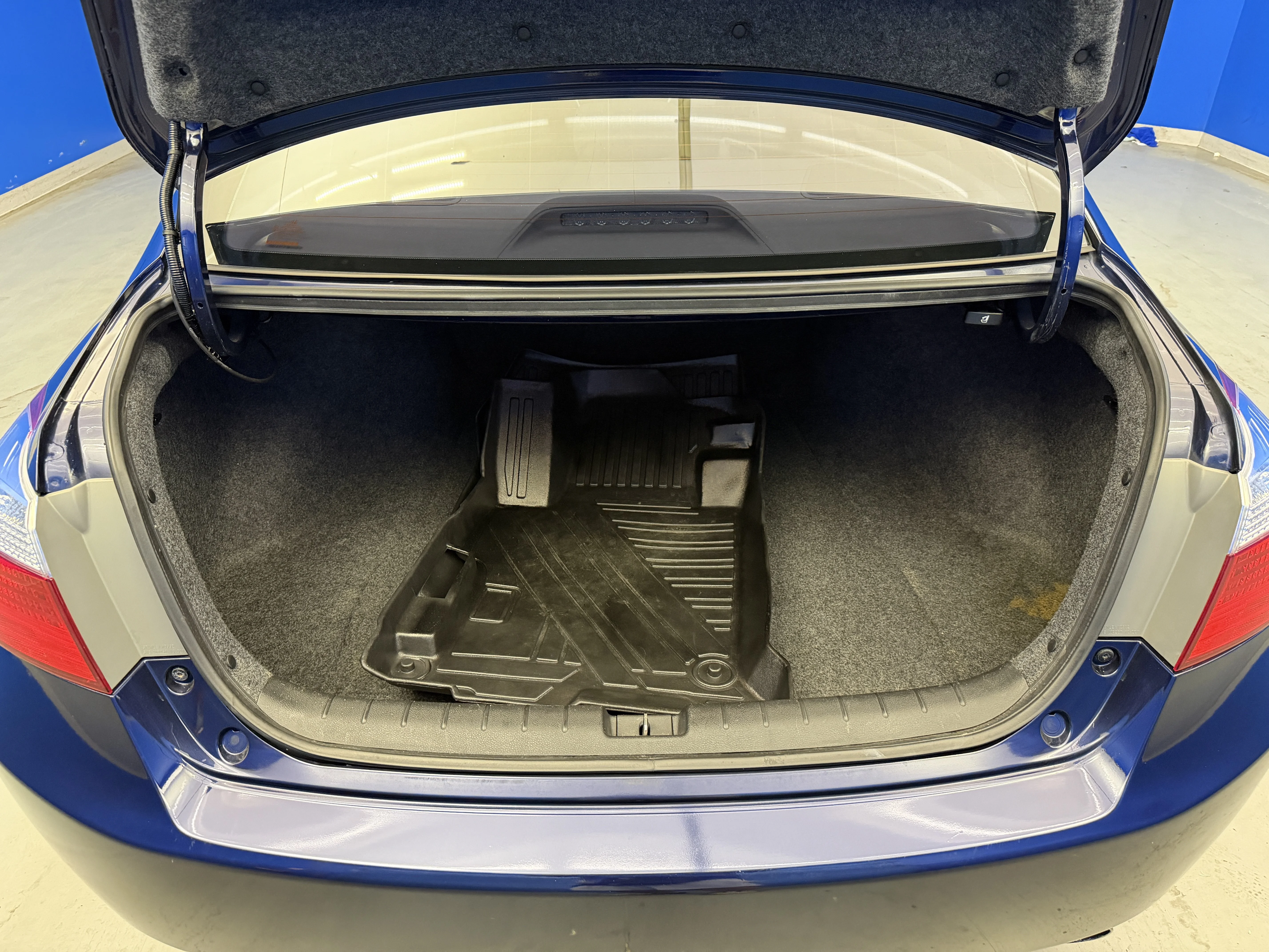 Used 2013 Obsidian Blue Pearl Honda LX image 24