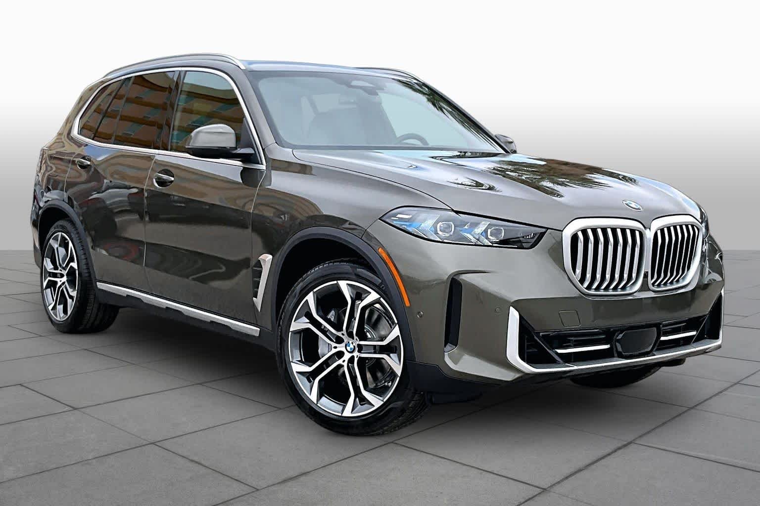 New 2026 Manhattan Green Metallic BMW sDrive40i image 2