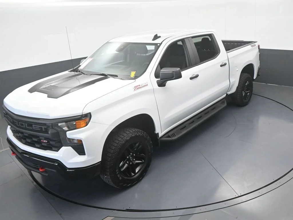 Used 2024 Summit White Chevrolet Custom Trail Boss image 50