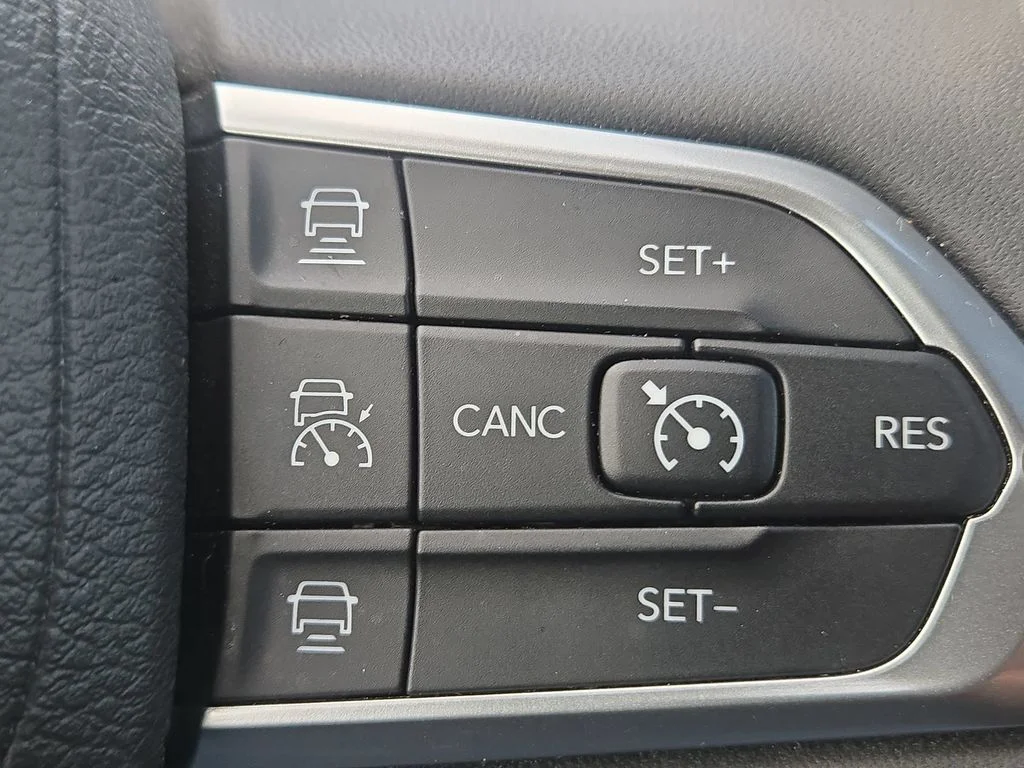 Used 2025 Silver Jeep Limited image 52
