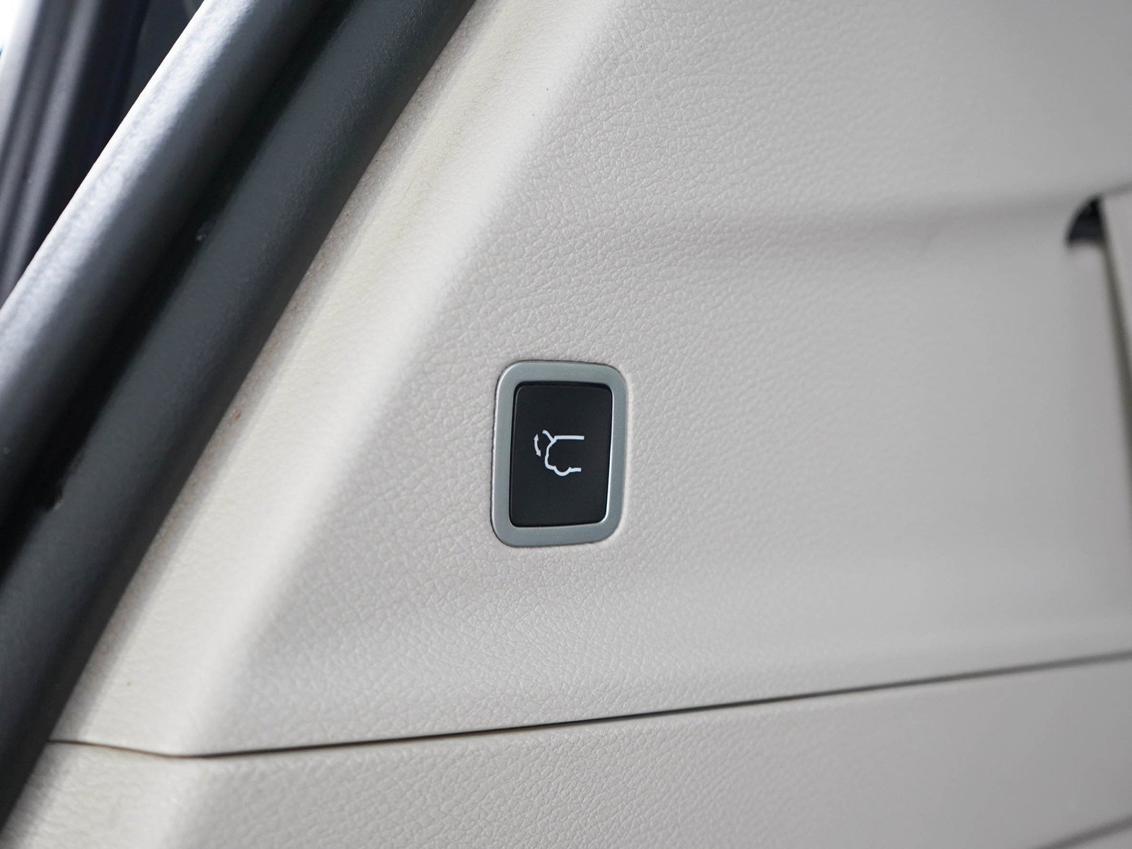 Used 2017 Jazz Blue Pearlcoat Chrysler Touring L image 11
