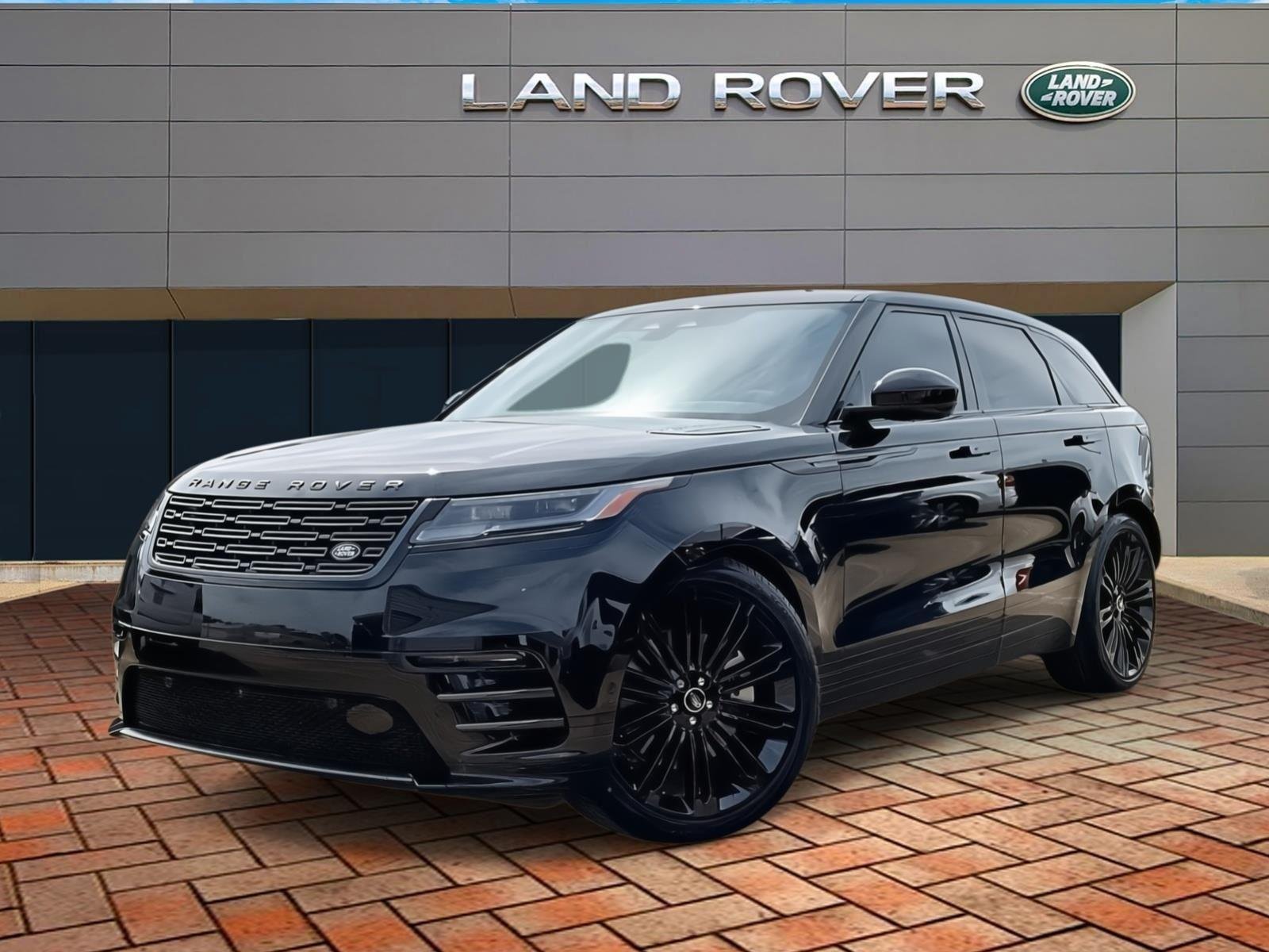 New 2026 Santorini Black Land Rover Dynamic image 3