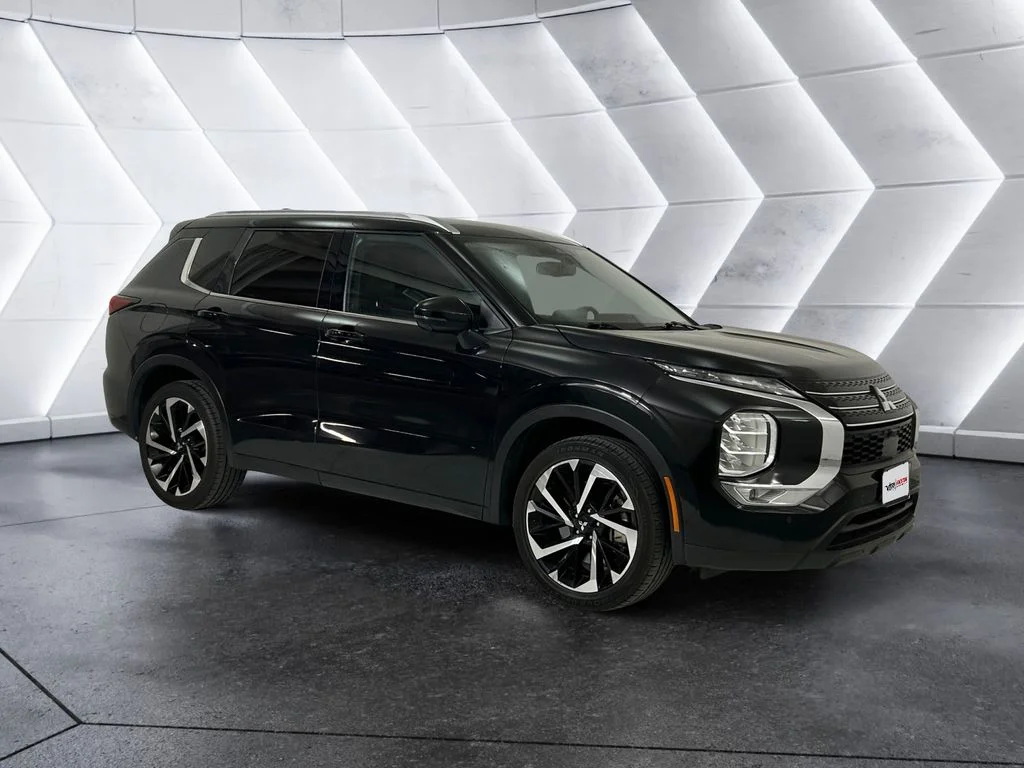 2022 Mitsubishi Outlander SEL Special Edition 2WD's photo