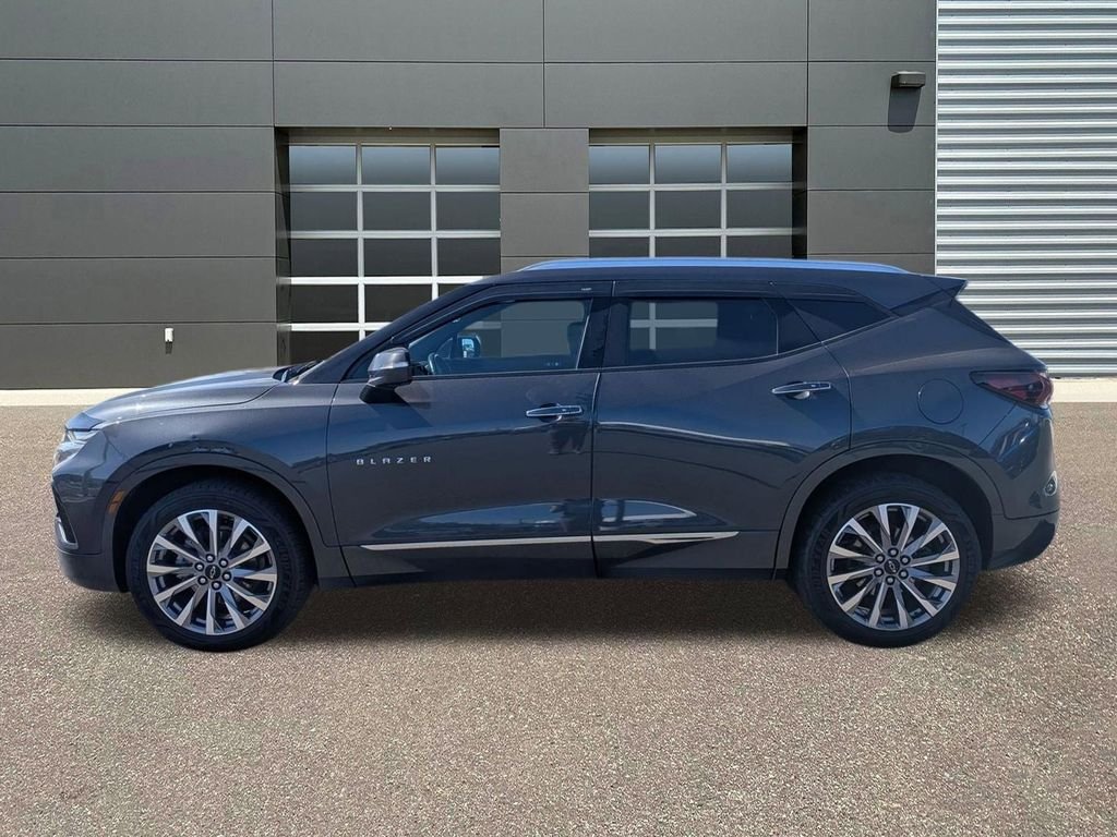 Used 2022 Iron Gray Metallic Chevrolet Premier image 9