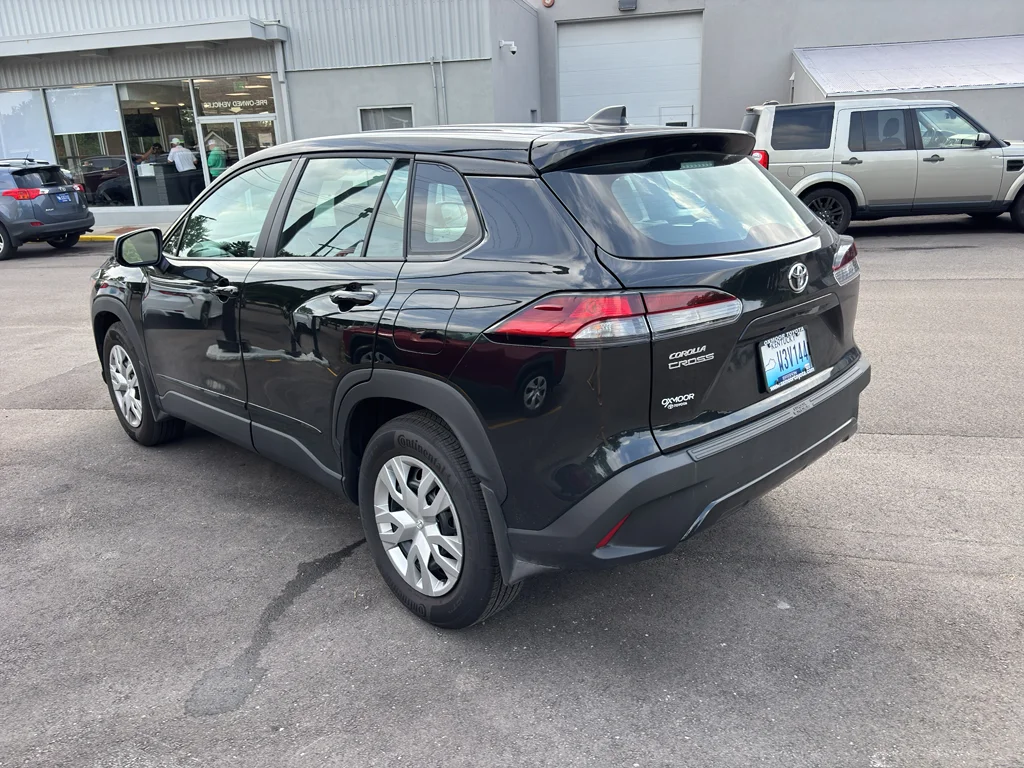 Used 2026 Jet Black Toyota L image 3