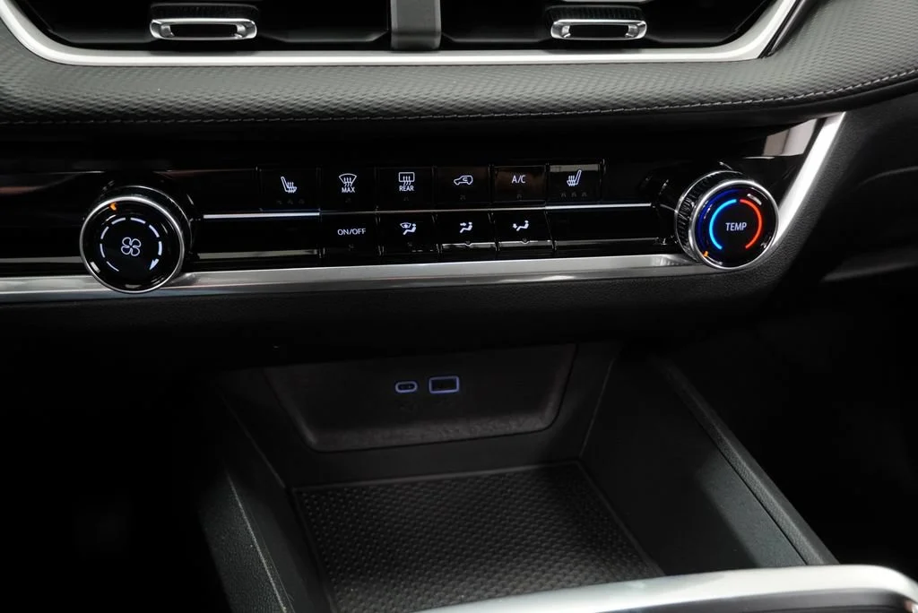 New 2027 Mosaic Black Metallic Chevrolet LT image 18