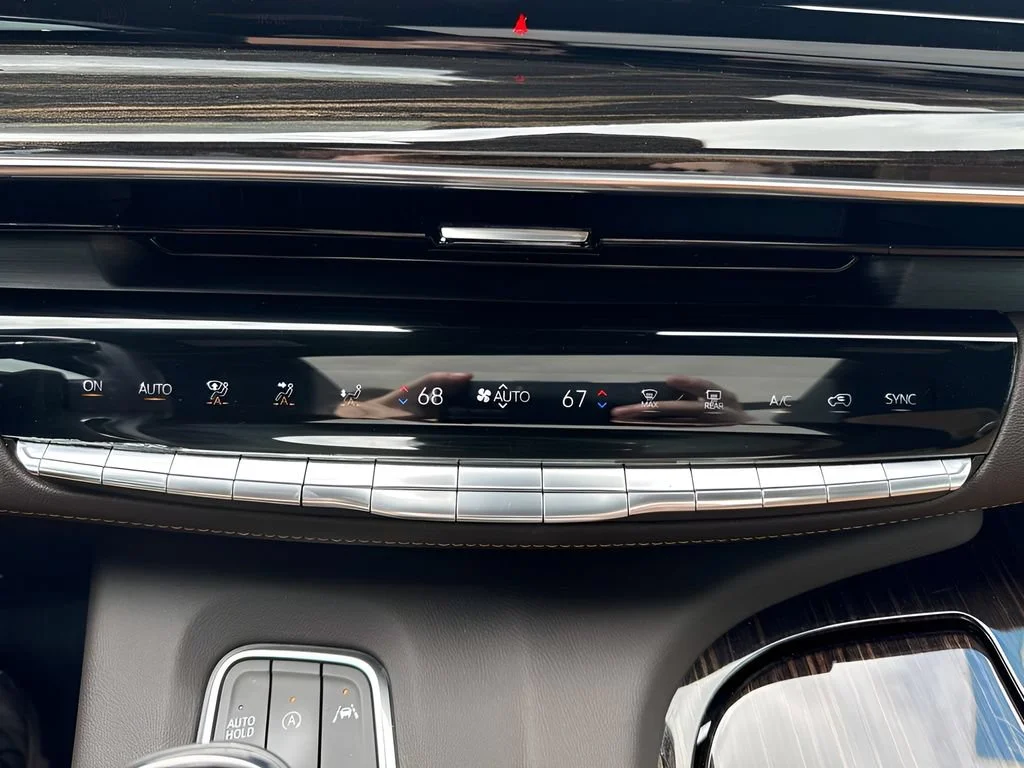 Used 2022 Crystal White Tricoat Cadillac Premium Luxury image 22