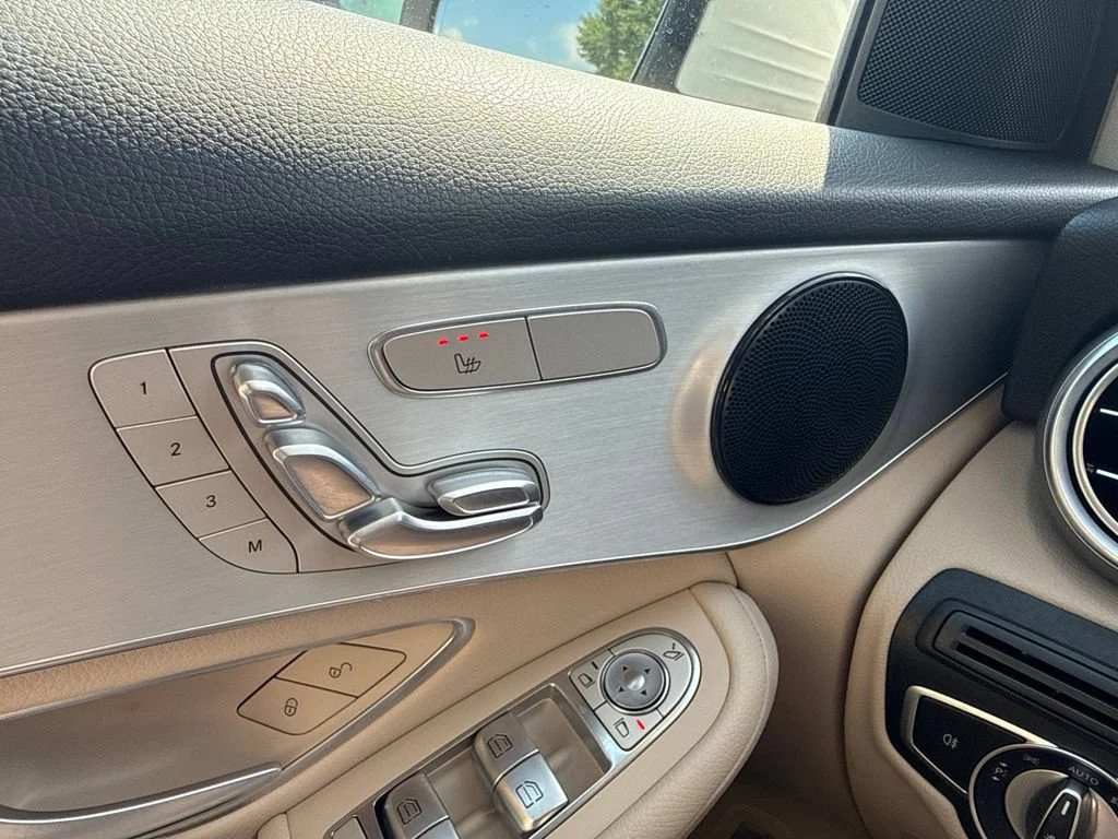 Used 2022  Mercedes-Benz GLC 300 image 23