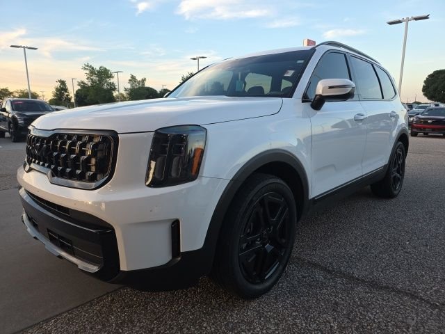 Used 2025 White Kia EX X-Line image 3