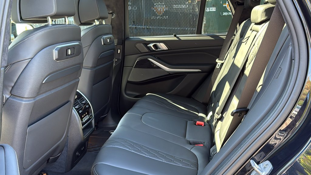 Used 2026 Carbon Black Metallic BMW M60i image 25