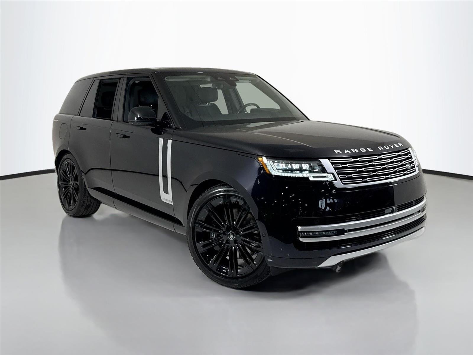 Used 2024 Ligurian Black SV Bespoke Ultra Metallic Gloss Land Rover Autobiography | Meridian 3D Sound | Rear TVs image 42