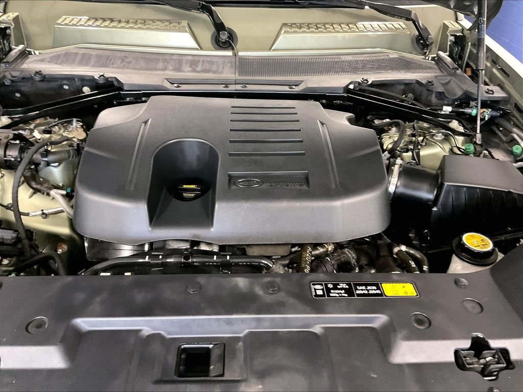 Used 2020 Green Land Rover SE image 30