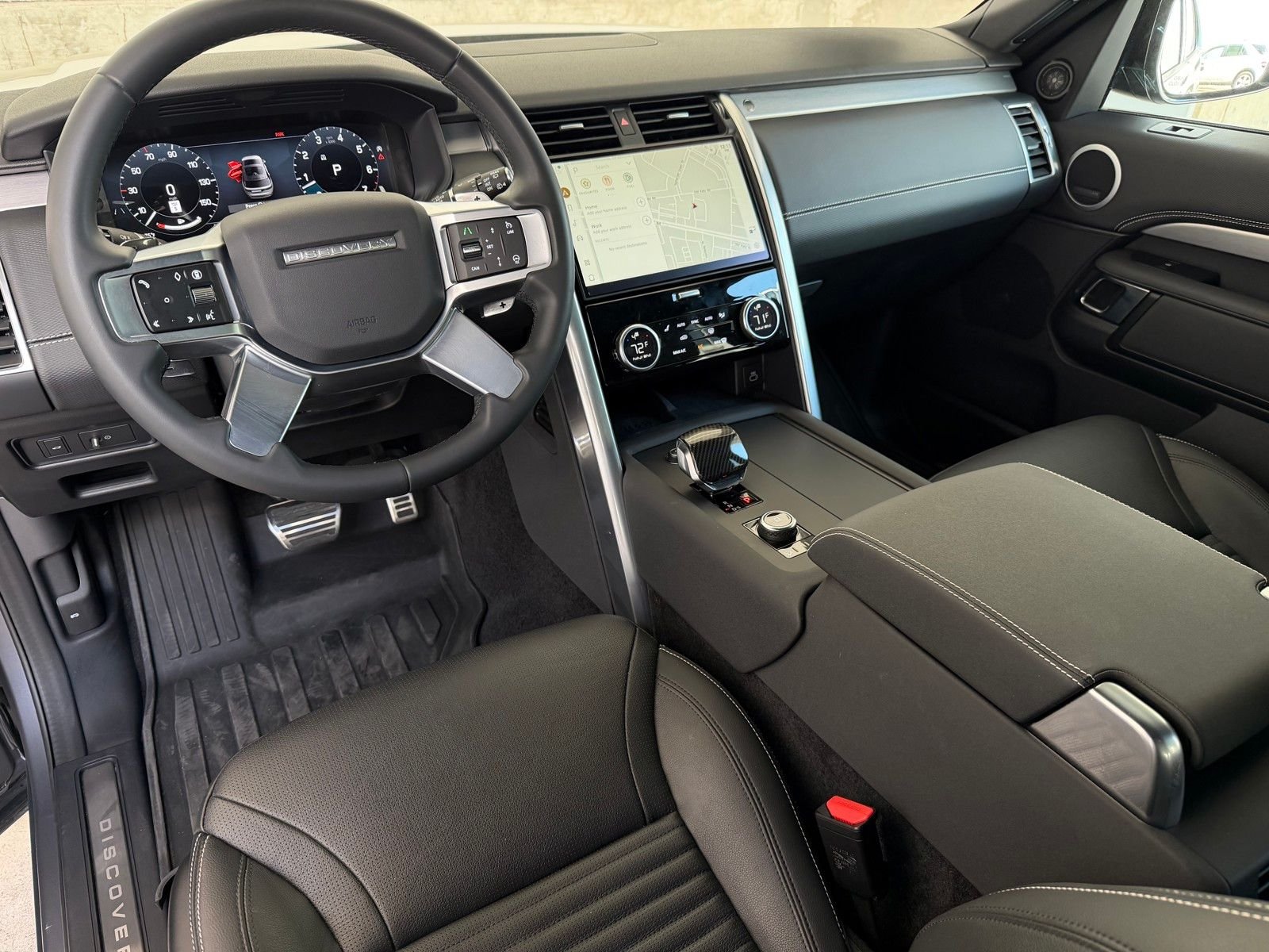Used 2024 Gray Land Rover Dynamic SE image 2