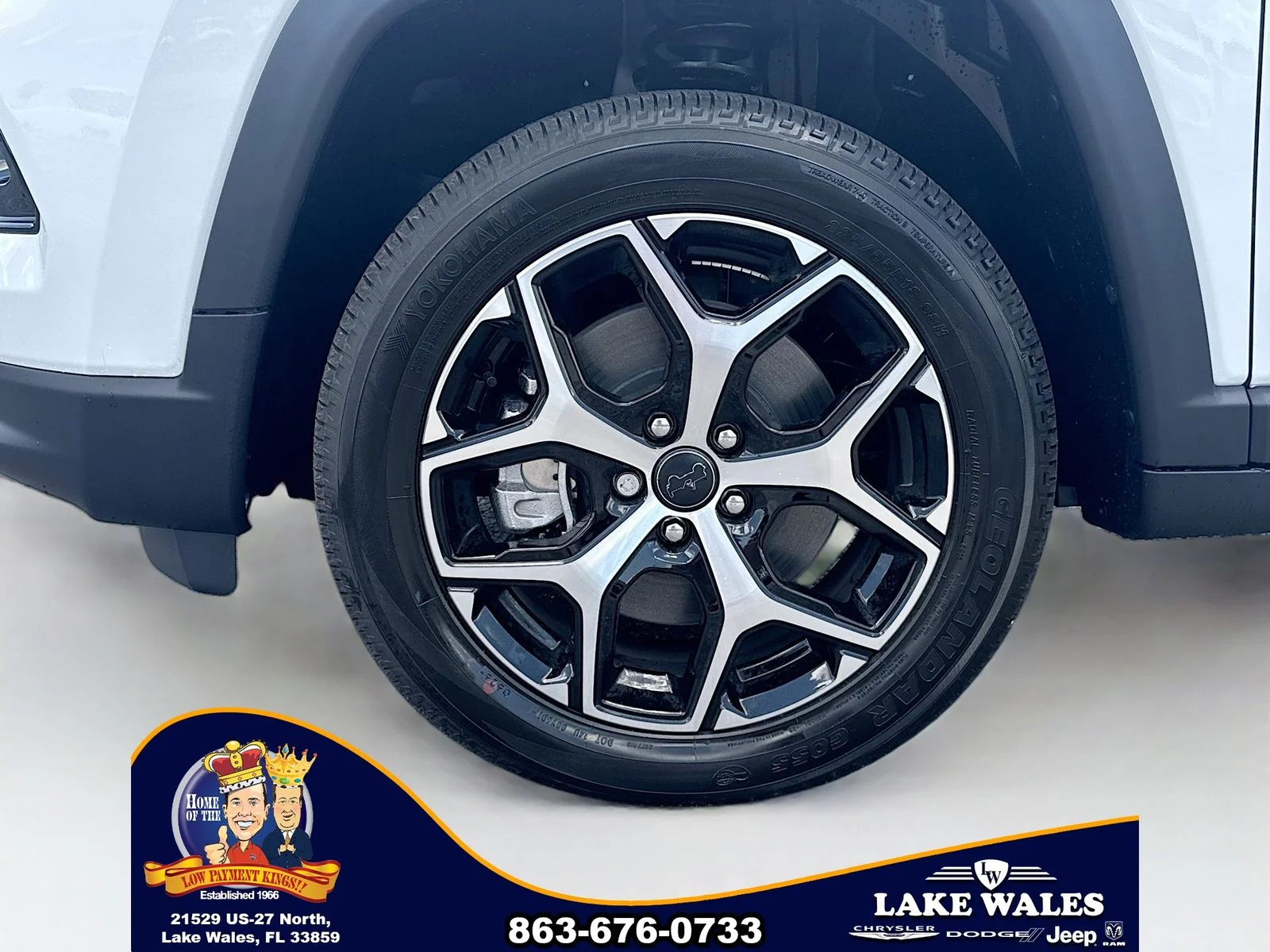 New 2026 Bright White Clear-Coat Exterior Paint Jeep Limited image 29