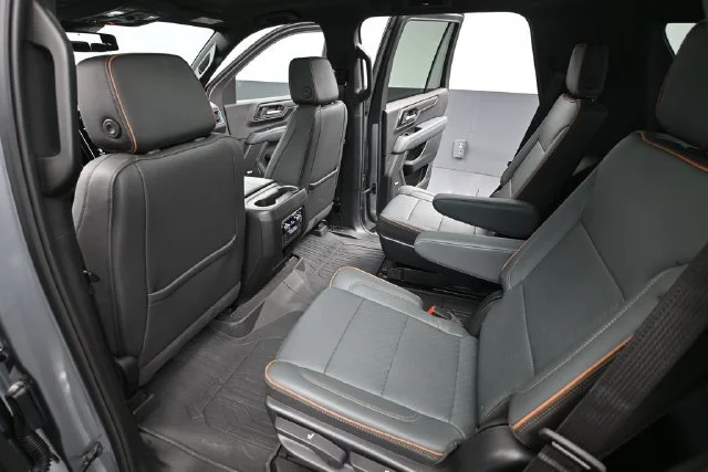 Used 2025 Silver GMC AT4 image 33