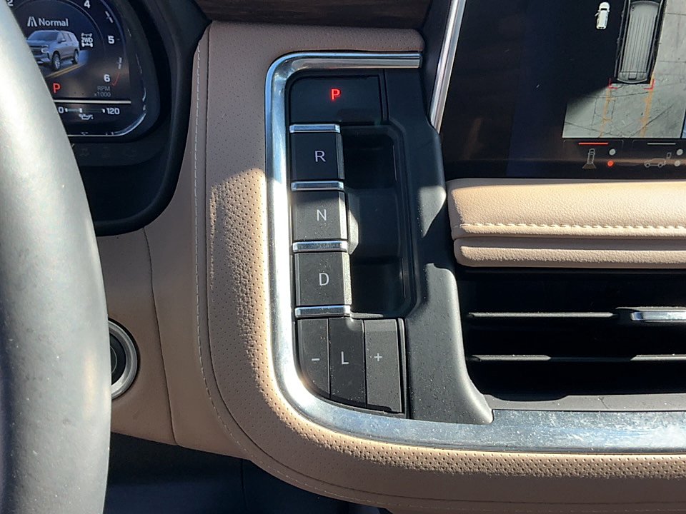 Used 2024 Iridescent Pearl Tricoat Chevrolet 4WD Premier image 18