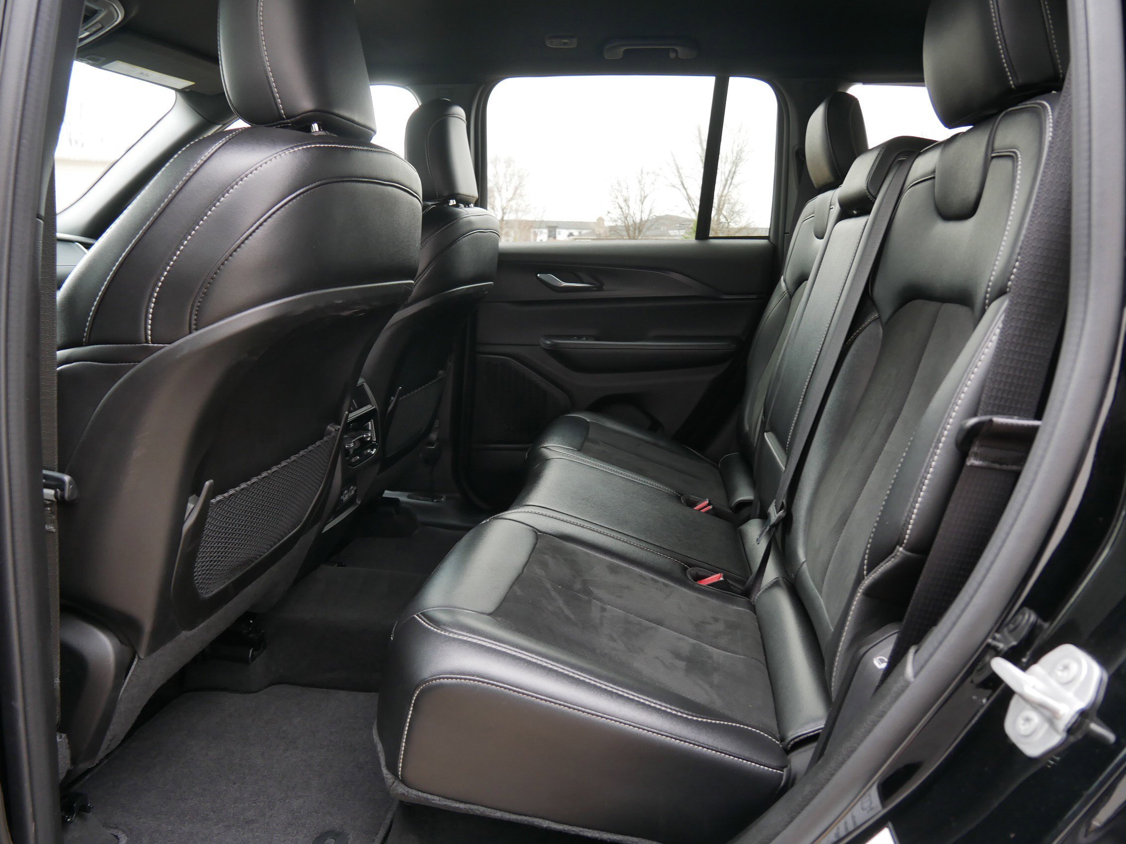 Used 2025 Diamond Black Crystal Pearlcoat Jeep Altitude image 11