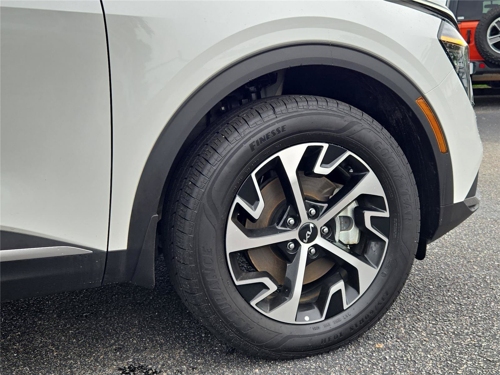 Used 2025 Snow White Pearl Kia EX image 5