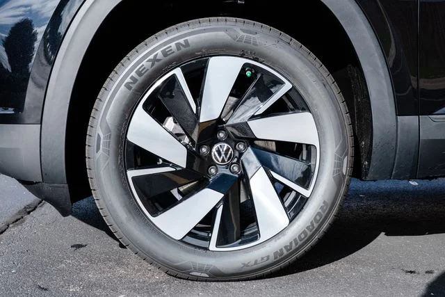 2026 Volkswagen Atlas Cross Sport SE w/Tech - Photo 7