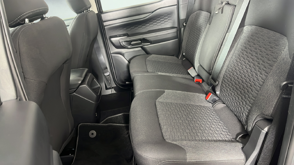 New 2026 Carbonized Gray Metallic Ford XLT image 15
