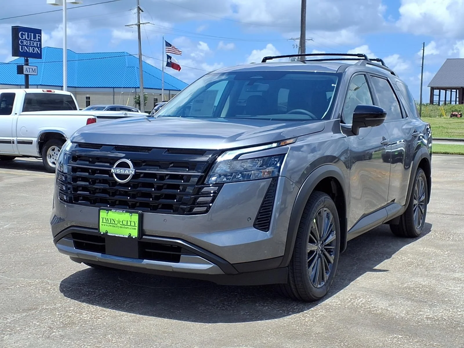 New 2026 Gray Nissan SL image 5