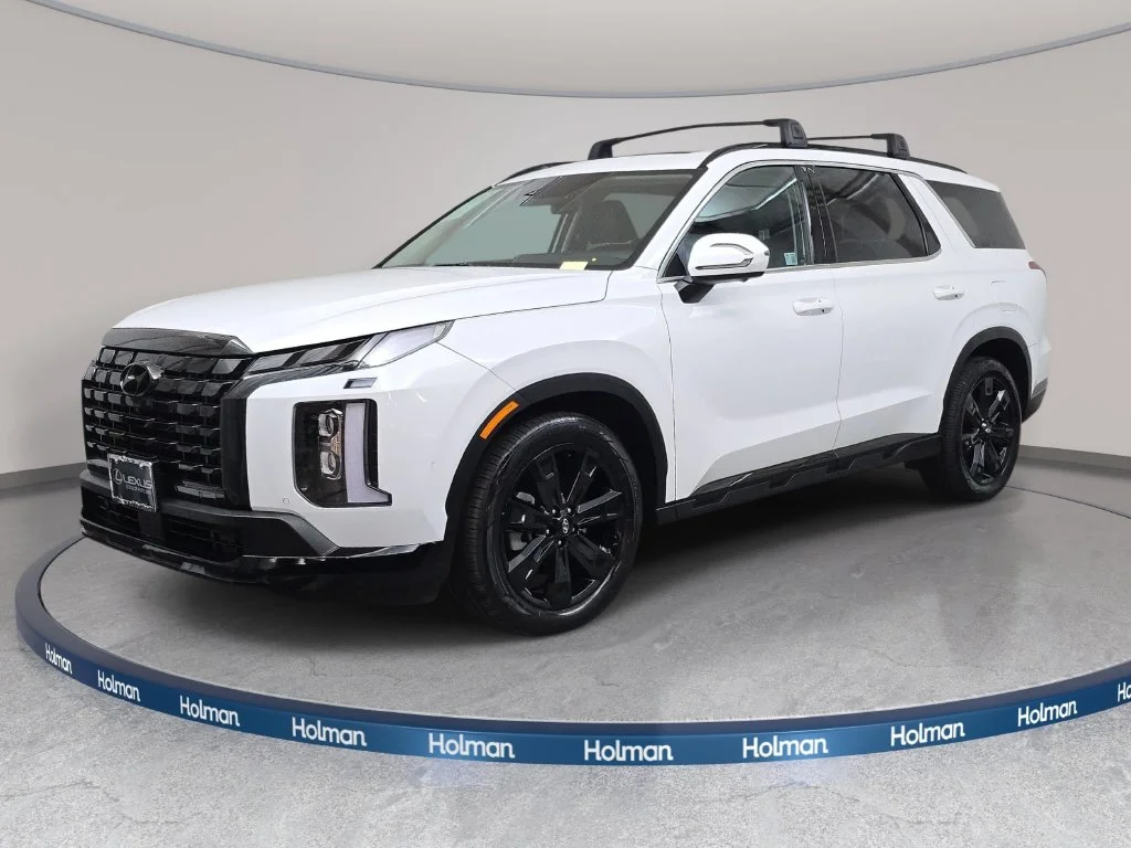 Used 2025 White Hyundai XRT image 1