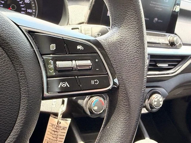 Used 2022 White Kia LXS image 22