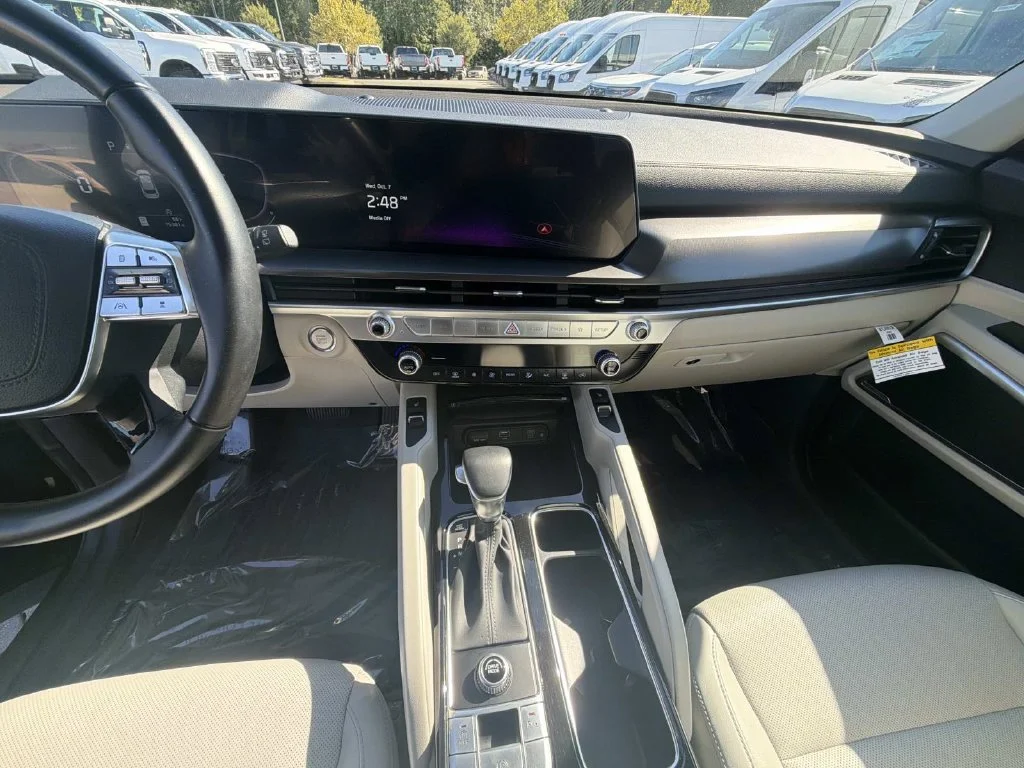 Used 2023 Black Kia S image 21