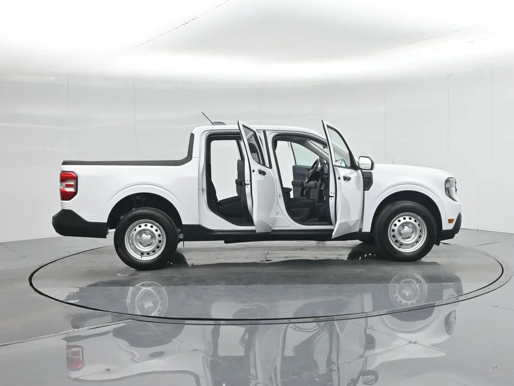 New 2026 Oxford White Ford XL image 4