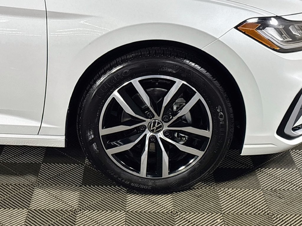 New 2027 Opal White Pearl Volkswagen 1.5T SE image 23