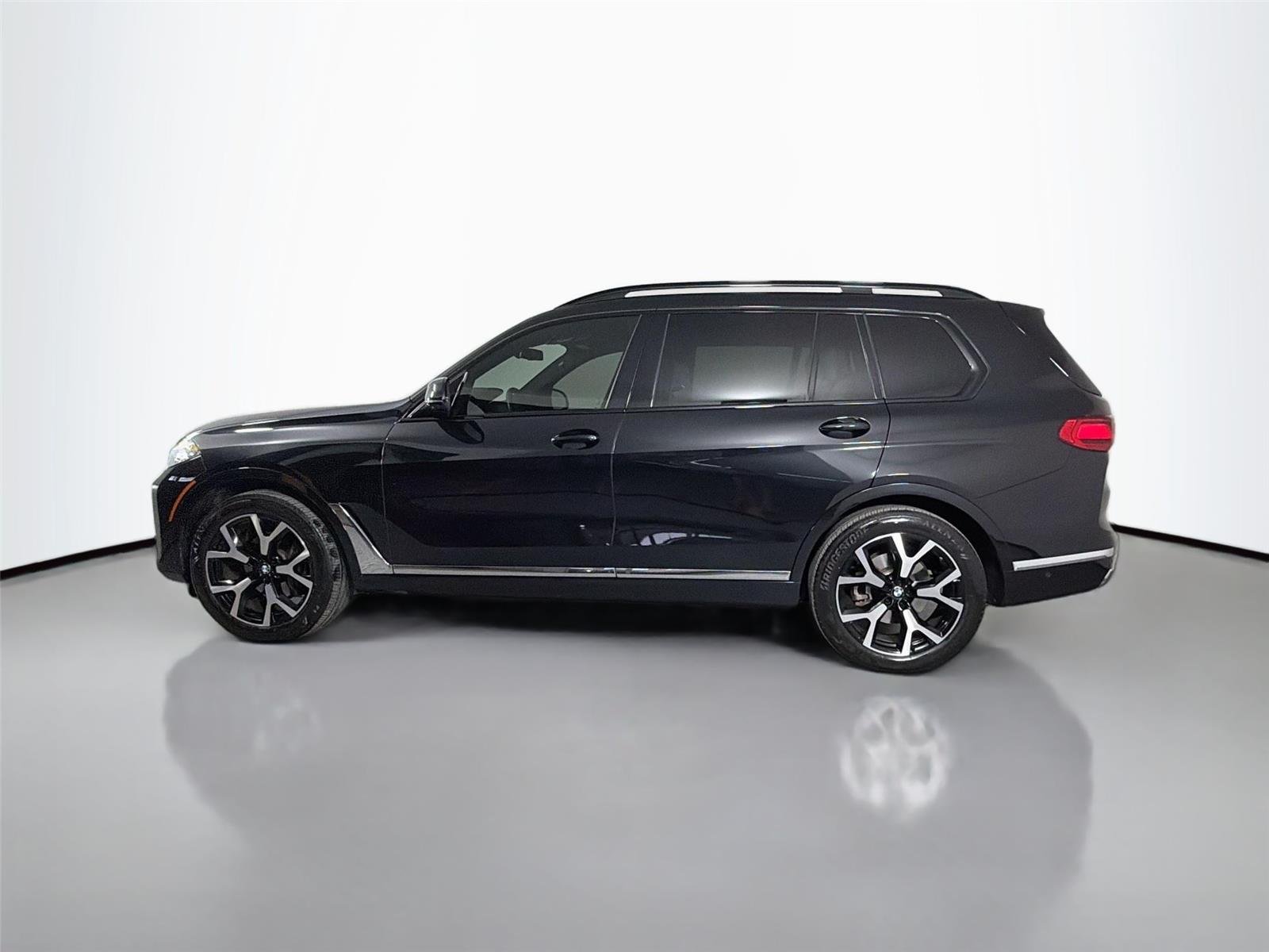 Certified Used 2022 Black Sapphire Metallic BMW xDrive40i image 9