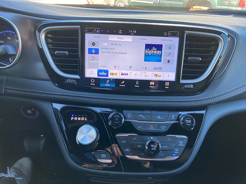2026 Chrysler Pacifica Select - Photo 18