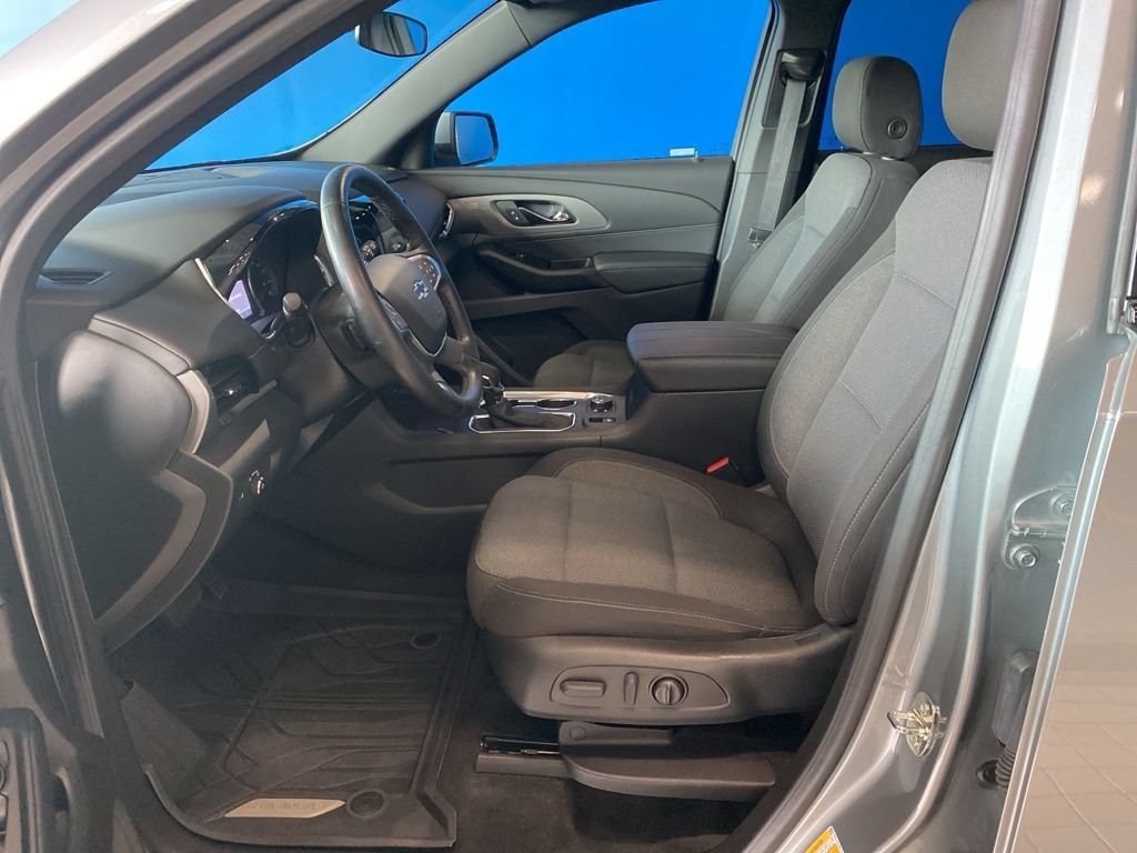 Used 2023 STERLING GRAY METALLIC Chevrolet LT Cloth image 10