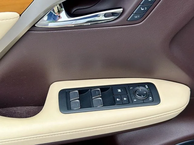 Used 2019 White Lexus 350 image 18